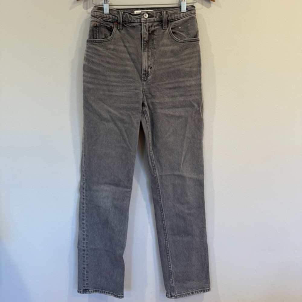 A&F ‘90s Straight Leg Ultra High Rise Jeans - Light Black - Size 2R